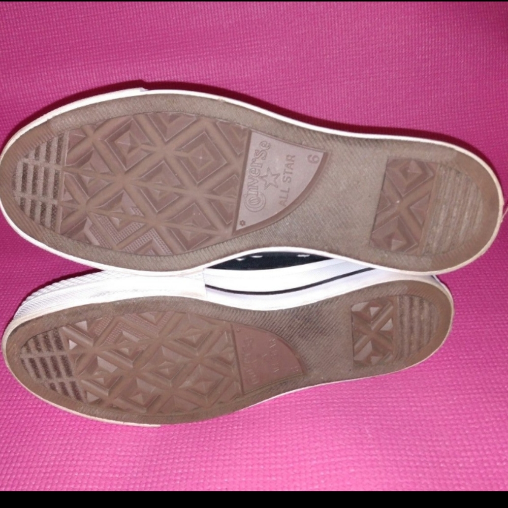 Converse - Picture 2 of 3